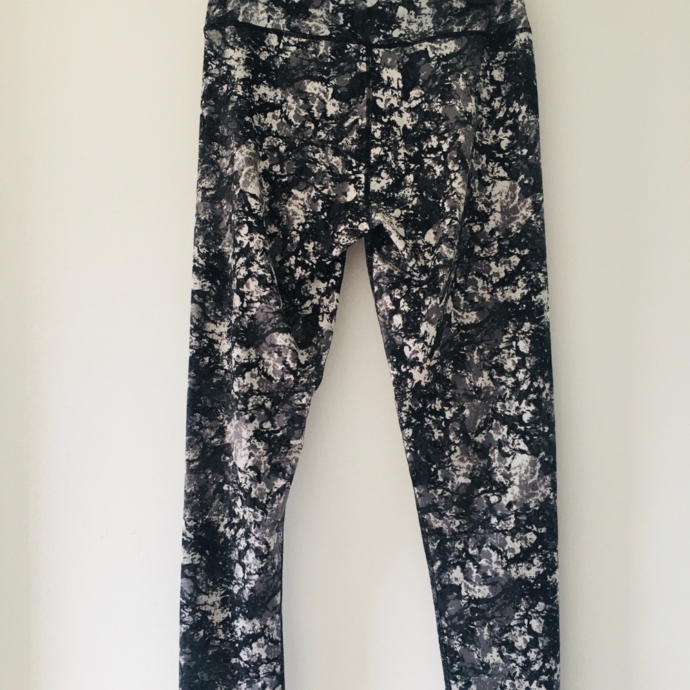Stretch Black and White Print Leggings